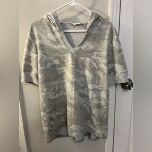 Short sleeve camo pullover